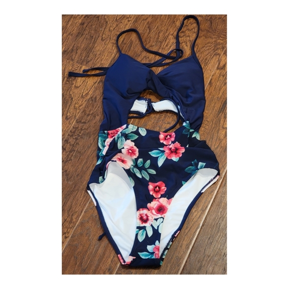 NWT Women's Cupshe One-Piece Swim XS Navy Floral - Picture 2 of 8